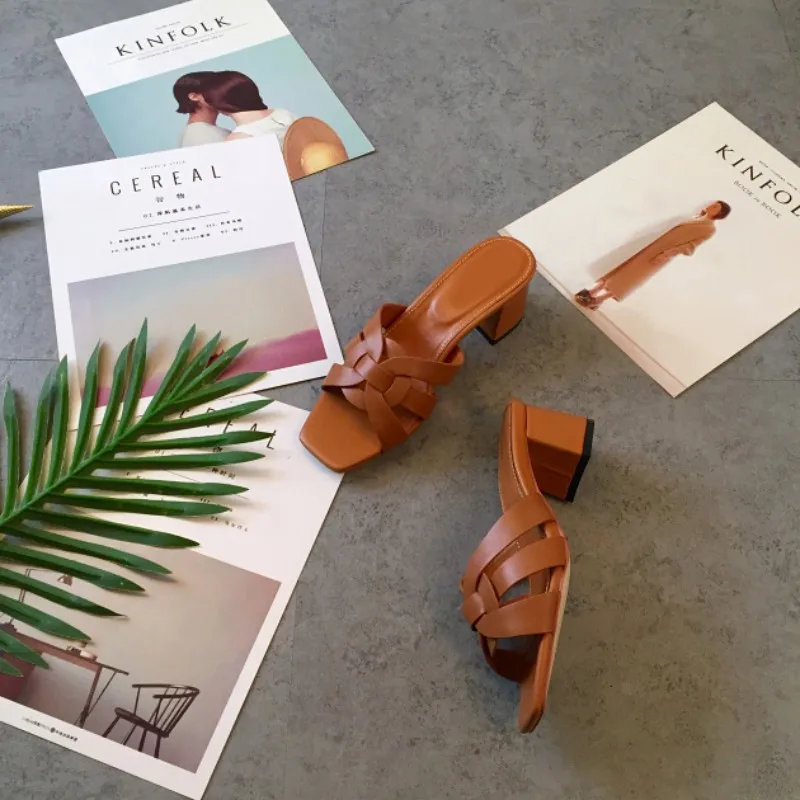 Тонкая обувь; Летние женские шлепанцы; модные роскошные дизайнерские модельные босоножки; женская обувь из натуральной кожи; Отличная обувь - Цвет: brown med heels