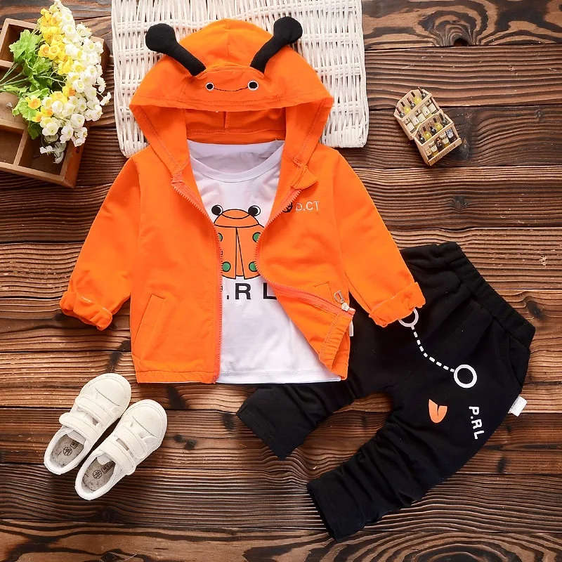 Baratos Nuevos conjuntos de ropa para niños de alta calidad, conjuntos de abrigos de primavera y otoño, abrigo de algodón a cuadros para bebés, abrigo + Camiseta + pantalón 3 uds.