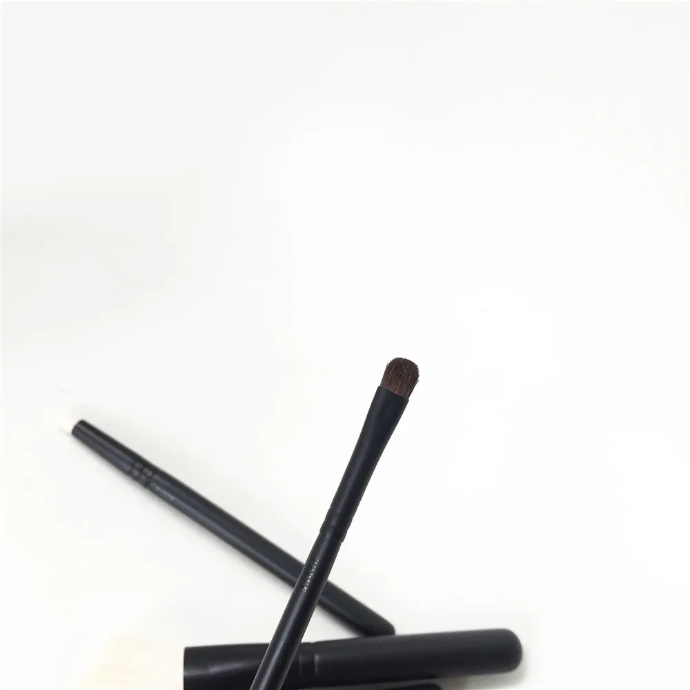 MAC Look in a Box Advanced Brush Set _ 8