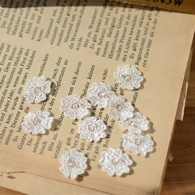 100Pieces 2X2cm Free Shipping Hot Beautiful Lace Patch White Clothing