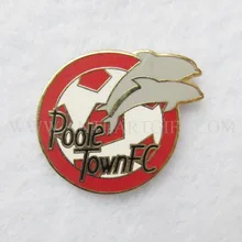 На заказ твердая эмаль спортивная брошь булавки футбол город позолоченные значки красная цветная круглая форма Высокое качество EXW цена