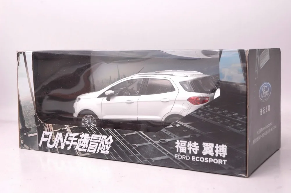 Ford Ecosport car model in scale 118 white (2)