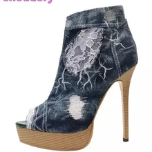 Лидер продаж классические джинсовые Сапоги и ботинки для девочек с открытым носком кружевные цветы лоскутное полусапожки мотоциклетные Ботильоны вышитые Лодочки на платформе