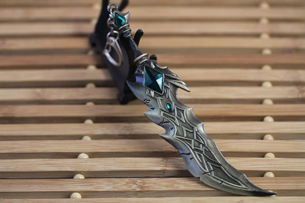 

17cm Fashion Jewelry League Of Legends Weapon lol Keychain Tryndamere Keychain Weapon Model Keychain