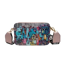 

FENGFU 2018 New Fashion Ladies Rock Messenger Bags Letter Print Wide Strap Graffiti Print Soft PU Small Flap Crossbody Bags