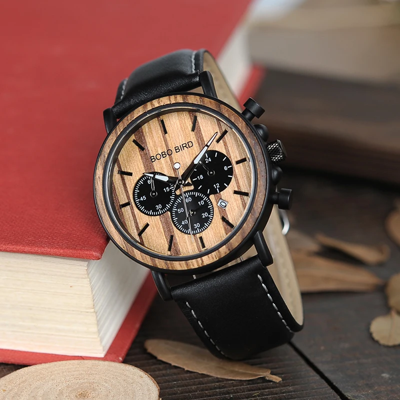 Drewniany zegarek Bobo Bird Max P09-2 obok książki