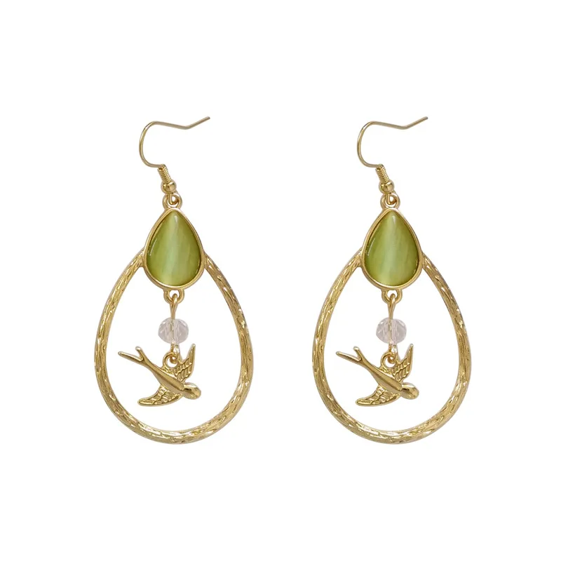 

Gold Color Japan Natrual Forest Spring Green Stone Clip on Earring No Pierced Water Drop Metal Bird Clip Earrings with Crestal