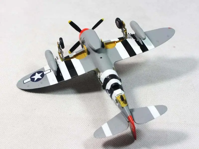 WWII США P-47D Thunderbolt 61FS 56FG 1/72 не diecast easy model