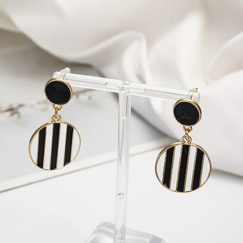 Metal Stripe Earrings Geometric Elements Leopard Summer Fashion Woman Earrings for Banquet Party Wholesale