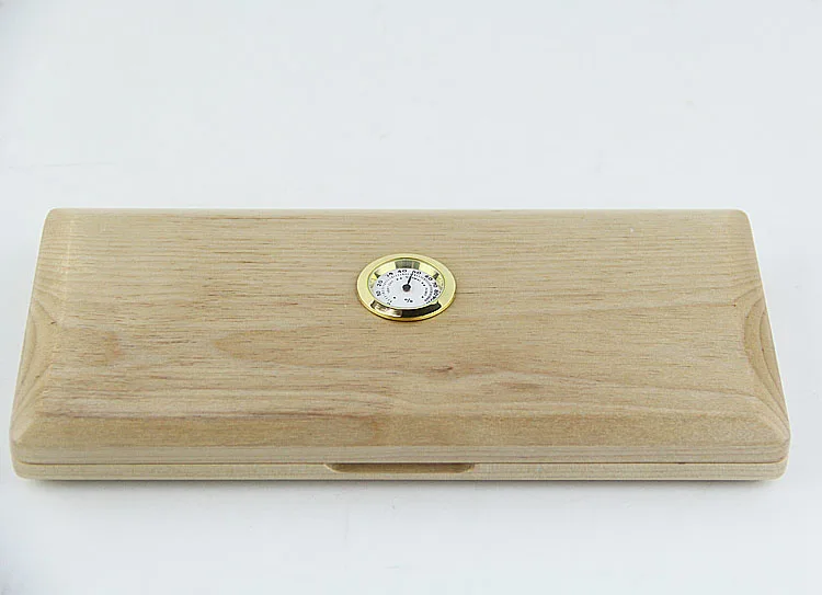 

oboe reed box 20 pieces of oboe whistle box of log color With a thermometer