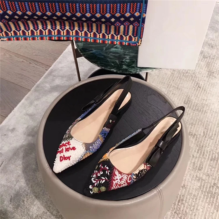 Ethnic Embroidery Women Pumps Retro Bohemina Fashion Shoes 2019 New Spring Pointed Toe Buckle Ladies High Heels 9.5 cm 6.5cm