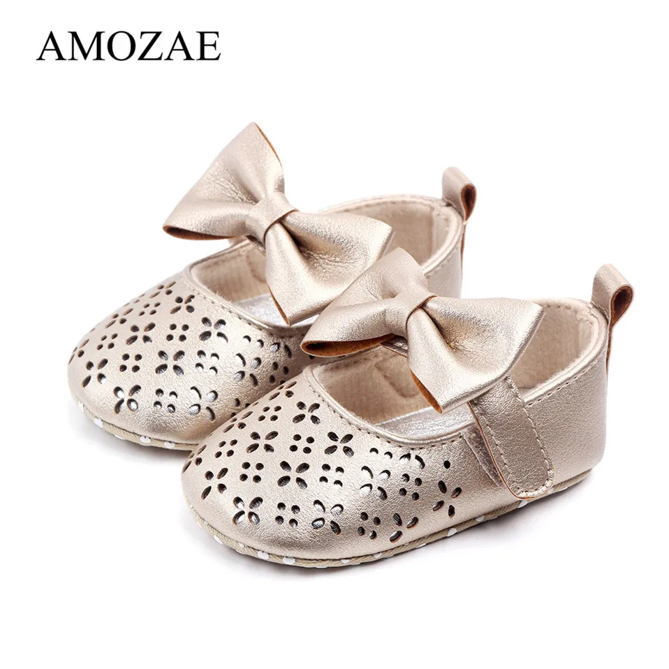 Модная детская обувь из искусственной кожи; Летняя Открытая обувь принцессы для маленьких девочек; обувь с бантом для первых шагов; нескользящая обувь для новорожденных