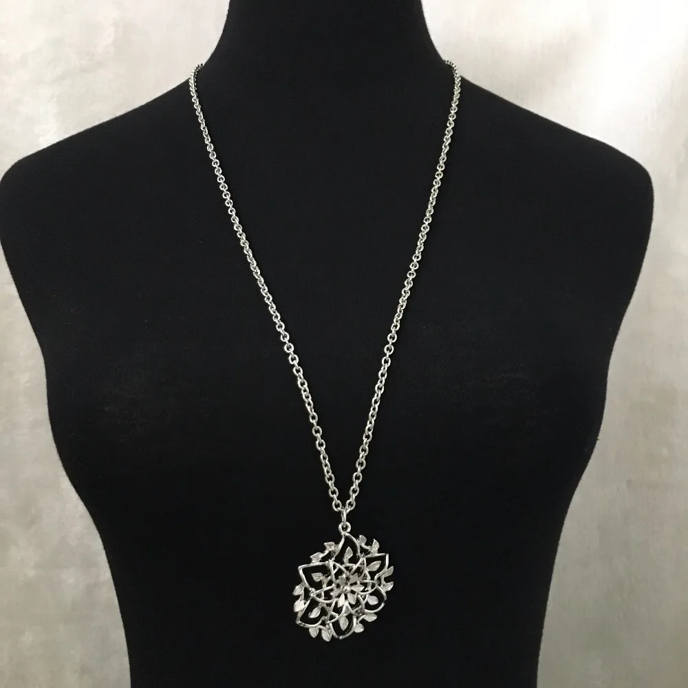 Trendy rhodium plating flower filigree floral pendant long necklace for