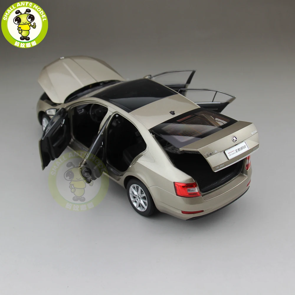 1/18 Skoda Octavia литая под давлением металлическая модель автомобиля игрушка мальчик девочка подарок золото