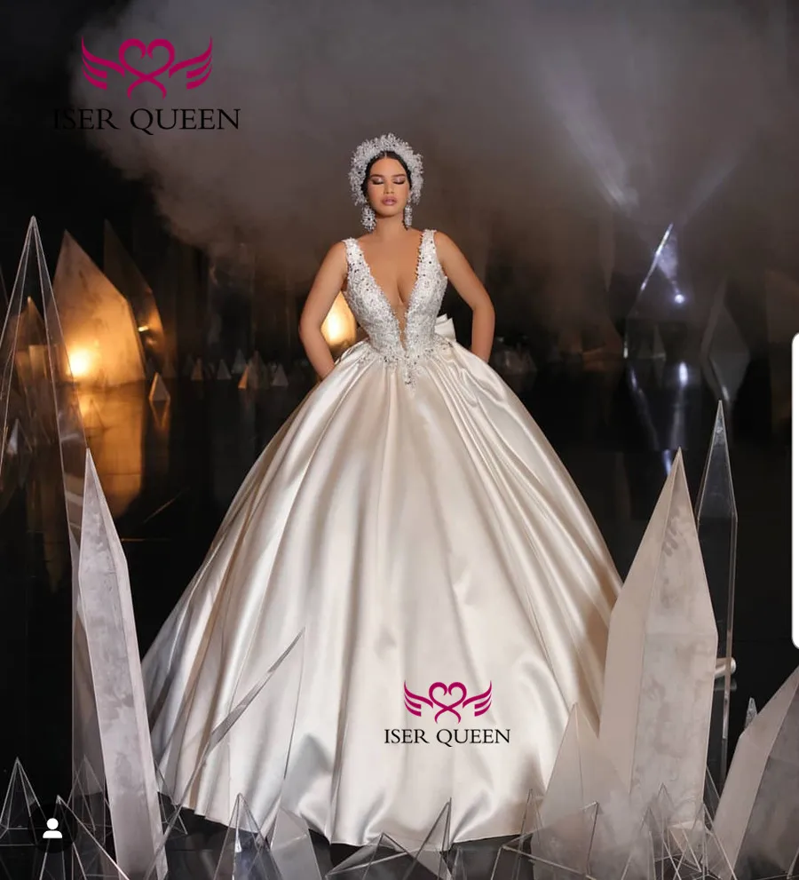 

Deep V neck Sexy Luxury Wedding Dress Dubai 2019 Crystal Beaded Lace Appliques Satin Wedding Gowns Plus Size Bride Dresses W0555
