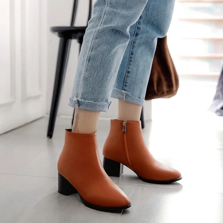 

Big Size 11 12 13 Fashion of Short Boots with Square Head and Hip Side Zippers in Europe and America