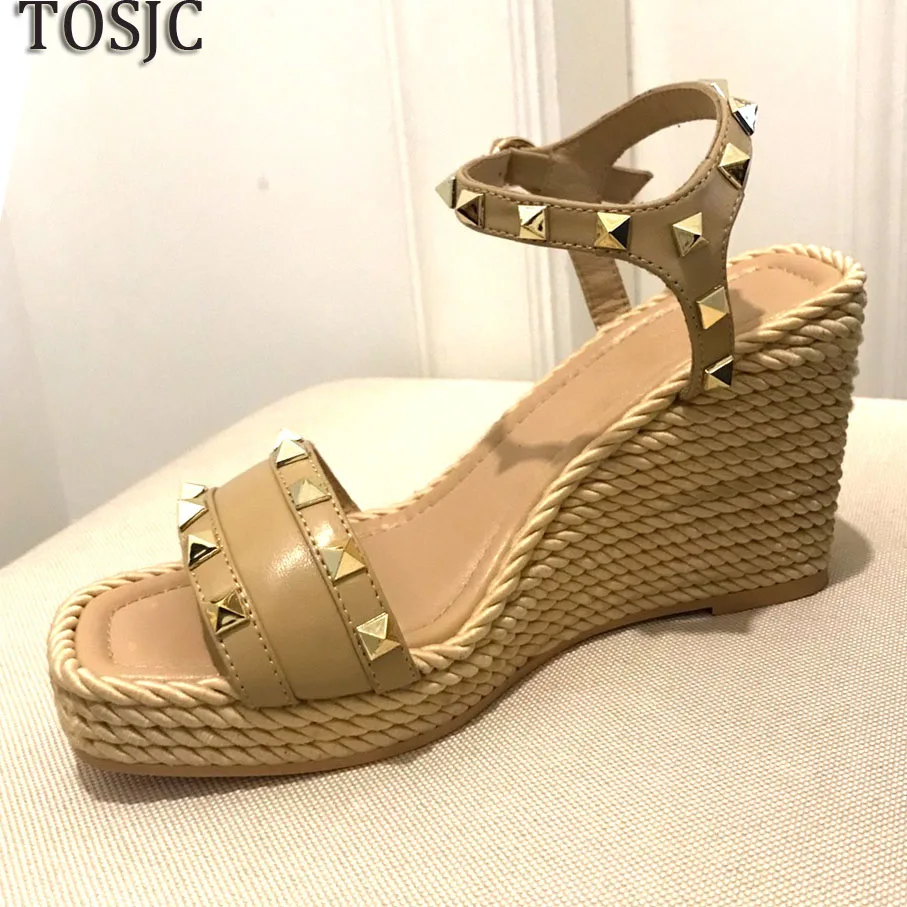 

Brand new womens wedge sandal for women ladies high heels sandal in genuine leather with rivets high quality !