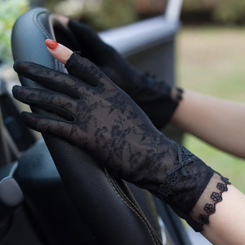 

Woman Gloves New Summer Sunscreen Gloves Female Thin Elastic Ice Silk Non-Slip Driving Anti-UV Short Style Sweet Lace FS17