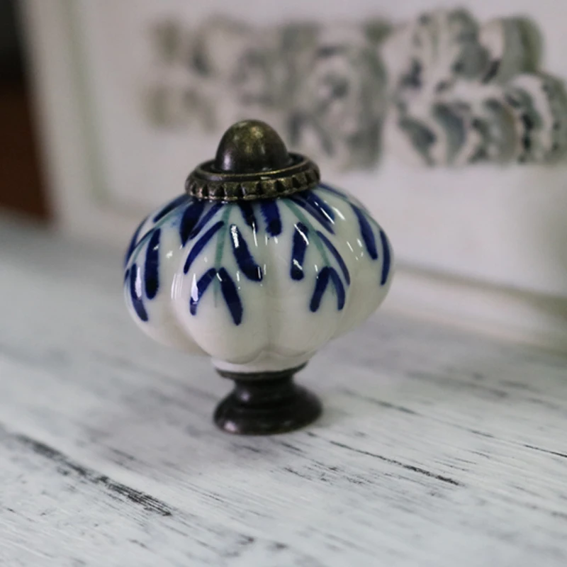 white-and-blue-porcelain-drawer-cabinet-knob-pull-antique-dresser-kitchen-cabinet-door-handle-ceramic-knob (1)