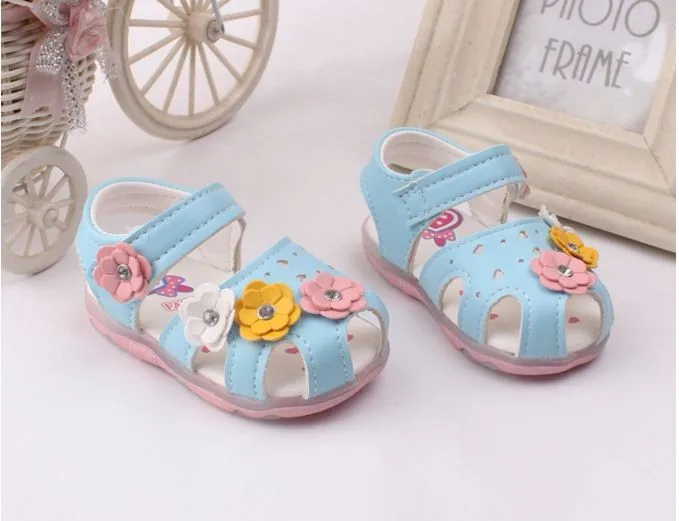 Летние детские сандалии для маленьких девочек; обувь с цветком; детские сандалии; легкая детская обувь; милая обувь на плоской подошве для младенцев