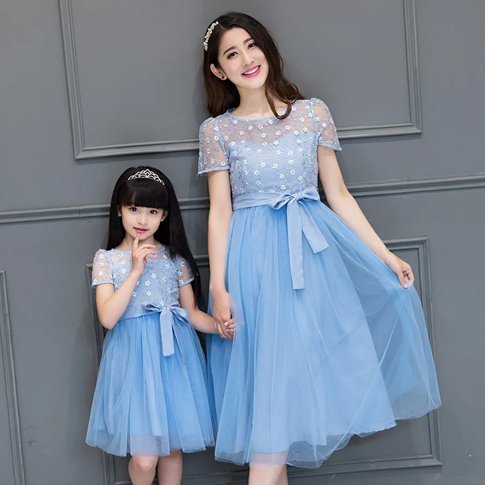 2016 new mother daughter dresses women fashion blue lace flower mesh dress family look long summer