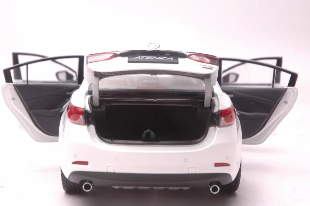 1:18 литья под давлением модель для Mazda 6 Atenza белый Седан сплав игрушечный автомобиль миниатюрная коллекция подарок MX5 MX