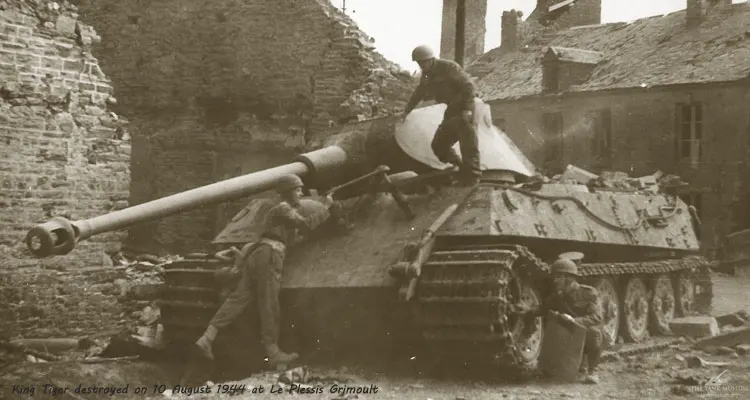 King-Tiger-destroyed-on-10-August-1944-at-Le-Plessis-Grimoult