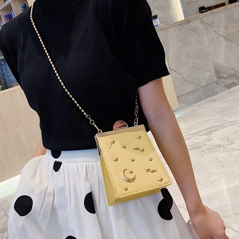 Продажа Модная дамская сумочка кошелек из искусственной кожи на цепочке, карамельный цвет, звезды, луна, пряжка значок, сумка через плечо, мини сумка...
