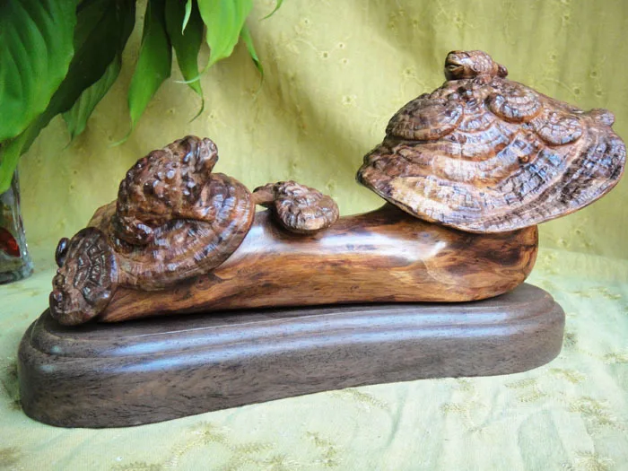 Mashilin Hainan huanghuali crafts Hai Huang Ganoderma lucidum double gold toad Ruyi ornaments wood carving |
