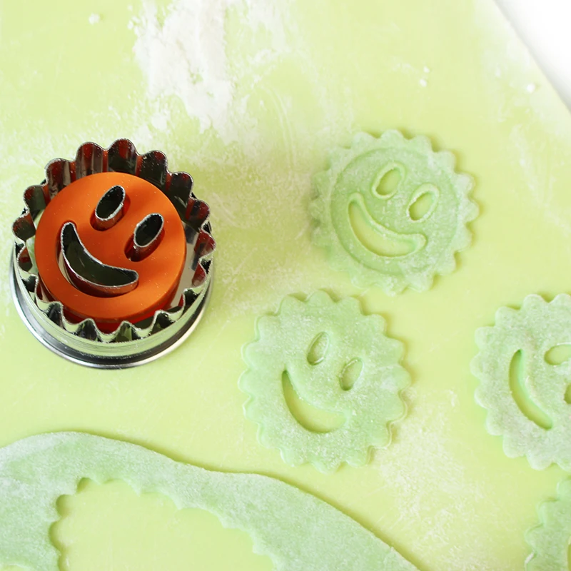New Arrival New Cookies 1 pc smile face Shape Spring Loaded Embossed Cake Mould/cookie Mould Rice Molded