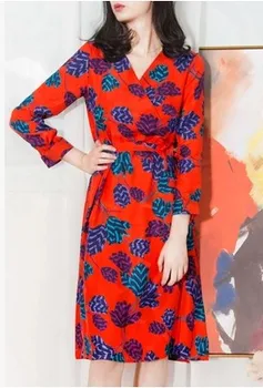 

2020 new spring 03 heavy Satin red tulip V neck long sleeved Clubman silk dress