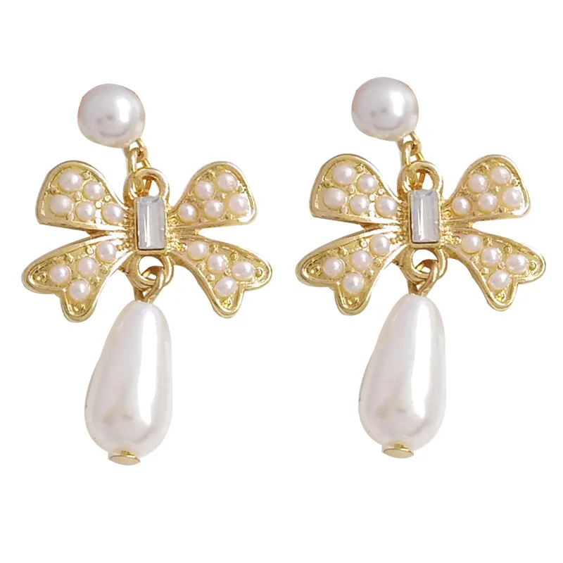 

Statement Metal Bowknot Clip Earrings No Pierced Ears Hole Butterfly Tie Pearl Clip on Earrings with Pearl Fake