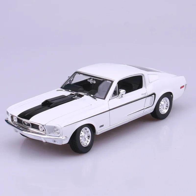 Коллекционные модели автомобилей из сплава Stactic Scale, литые под давлением mkd3, детские игрушки, 1:18, автомобильный автомобиль 1967 Ford Mustang GT, спортивный автомобиль для мышц - Цвет: 1968mustang white