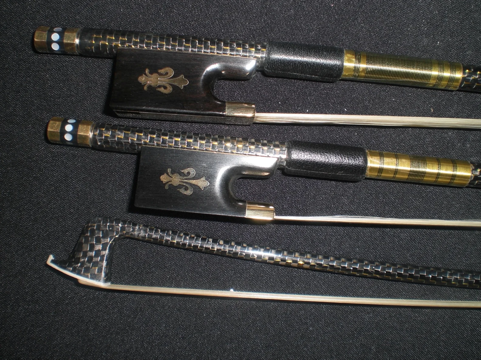 

3 PCs Quality Violin Bow 4/4 Carbon Fiber Violin bow pro gold wire inlay