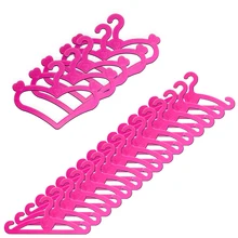 Perchas rosadas NK 20 uds/lote, accesorios para ropa de vestir para muñeca Barbie, juego de simulación, percha de plástico duro Vintage, regalo para niñas 3X