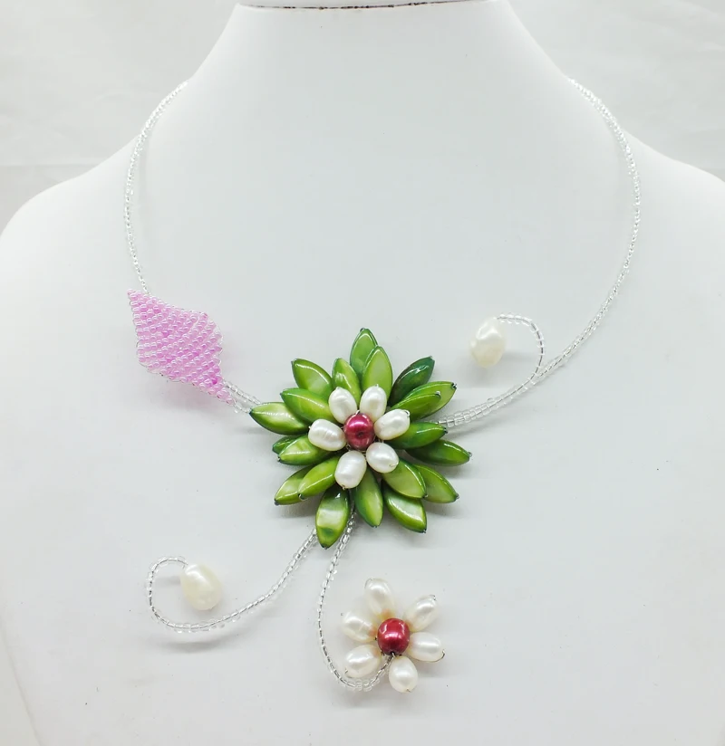 

Europe America classic pop shell freshwater pearl flower necklace
