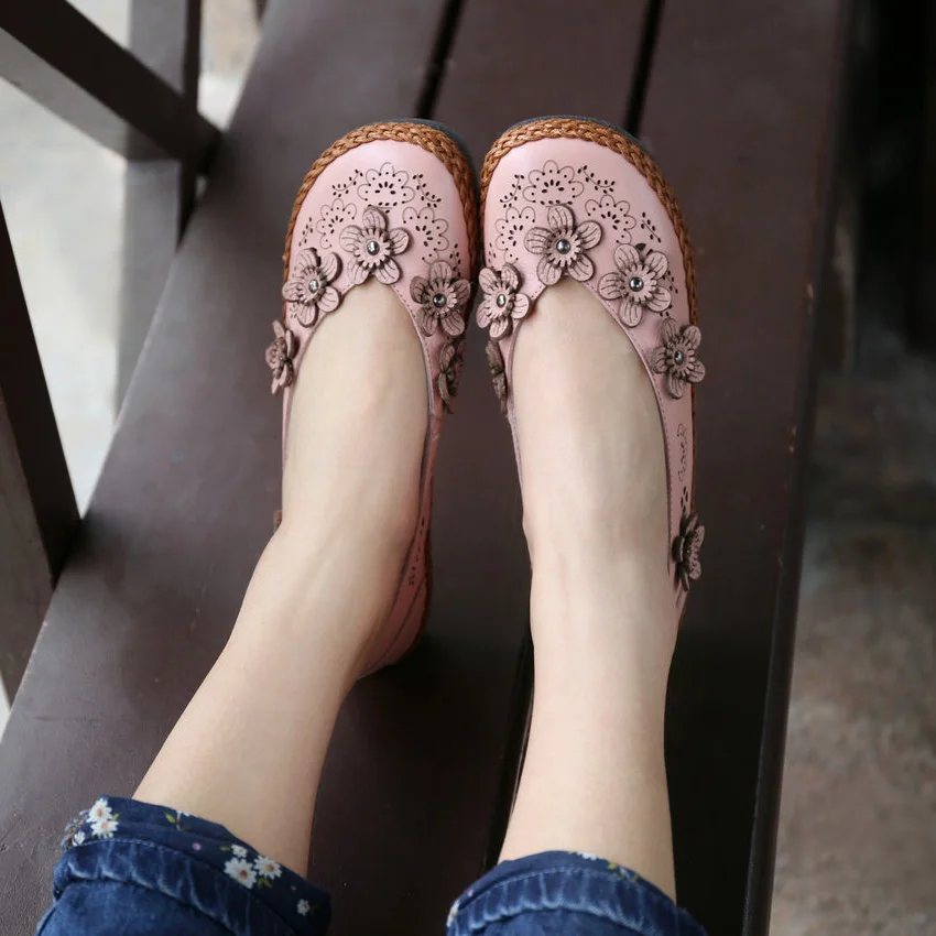 

Women Flats Genuine Leather Women Loafers Soft Bottom Embroidery Retro Shoe Spring 2019 Pink Moccasin Hollow Out For Women Brand