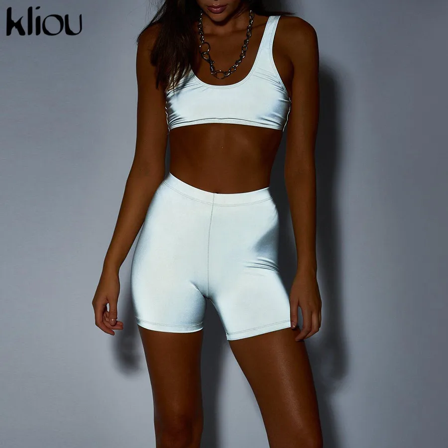 Kliou جديد النساء عاكسة قصيرة قطعتين مجموعات الفضة نشط ارتداء حمالة قصيرة الرياضية الصدرية مرونة الخصر 2 قطعة رياضية