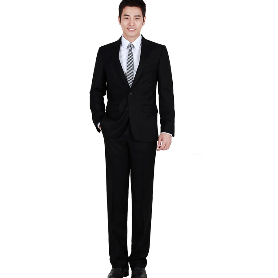 Девушка стоит прямо в одежде. Человек среднего роста. Неполный рост. Девушка стоит в рамке. Неполный рост.