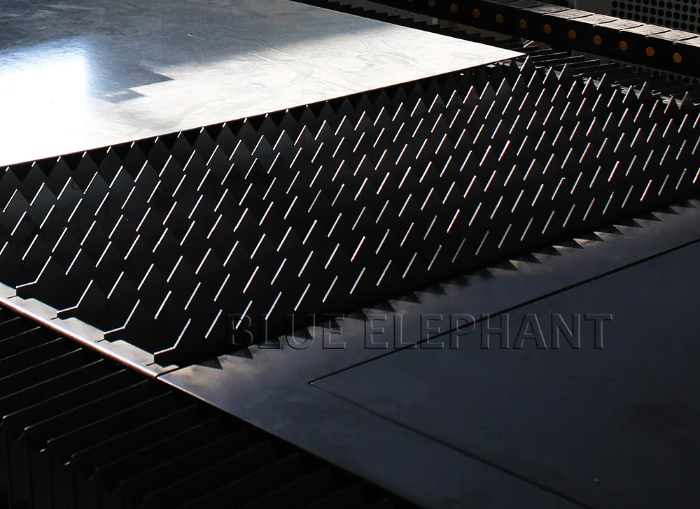 Professional supplier Blue elephant metal fiber cutting laser machine From China (9)