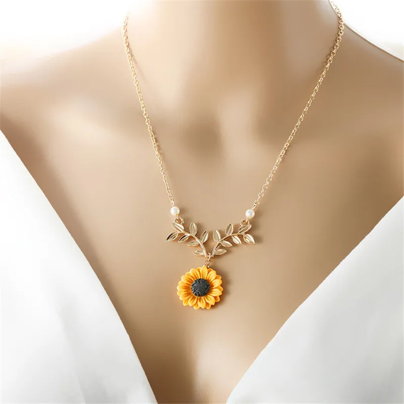 

Hot Sale Antlers and sunflowers Pendant necklace gold-color Clavicle Chains Statement Necklace Women Jewelry LYN23