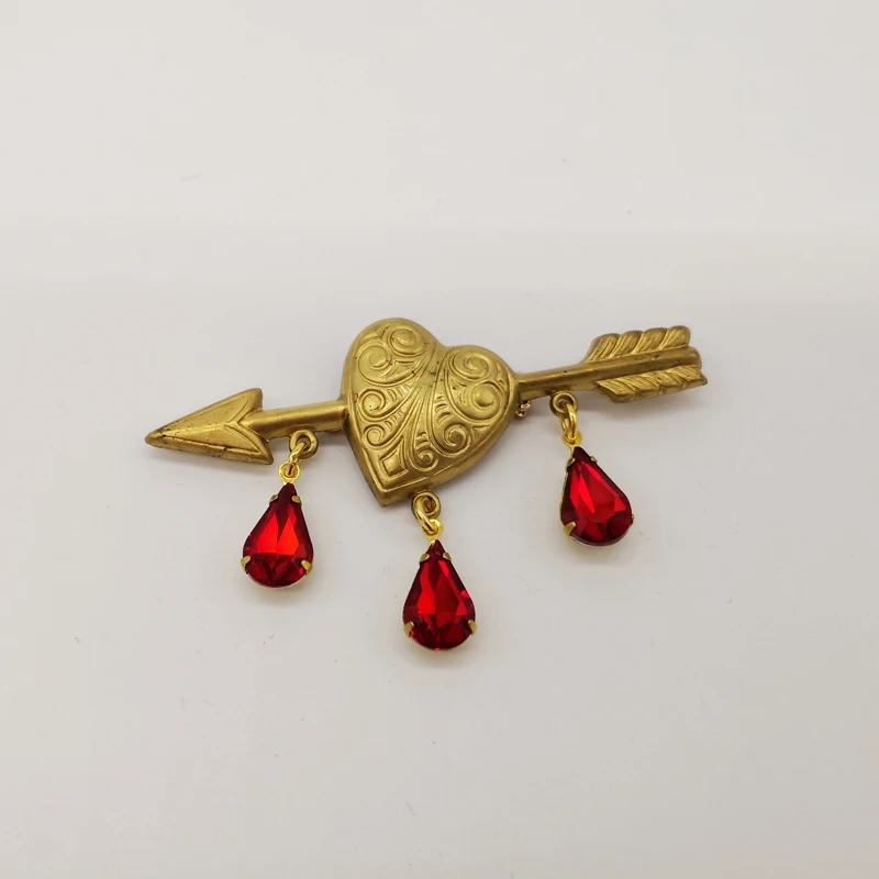

Vintage Victorian Brass The Arrow of Love Brooch Copper Pins Crystal Rhinestone Pin Gothic Badge Antique Jewelry