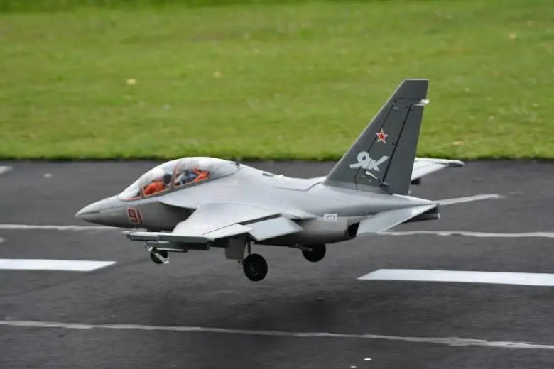 Freewing Yak 130 Yak-130 90 мм edf реактивный радиоуправляемый самолет модель