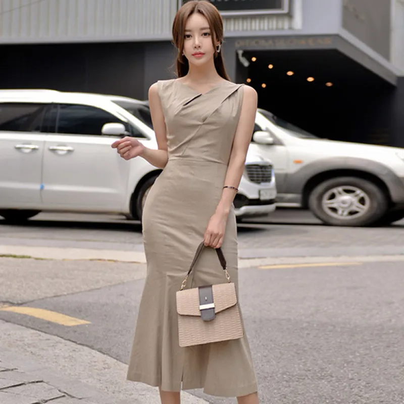 

HIGH QUALITY 2019 Summer Brief V-Neck Sleeveless Women Vestidos Bodycon Split Knee-Length Fishtail Party Dress