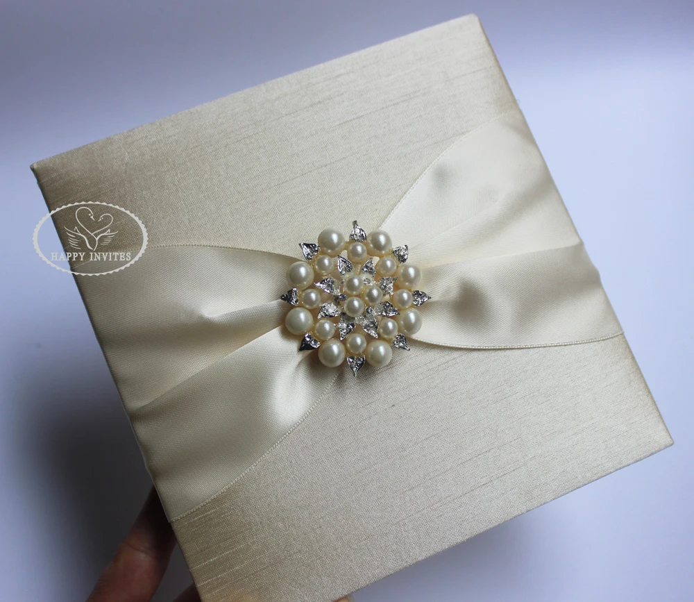 HI2019-26 Hot Sale Beige Silk Box with Brooch   More Colors Available