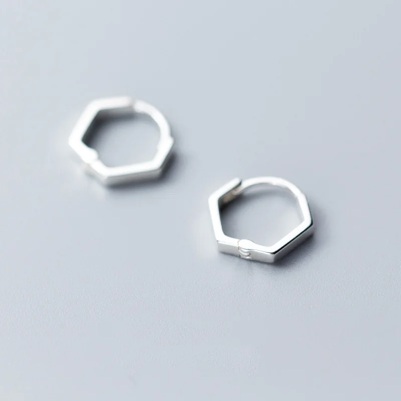 

WTLTC 925 Sterling Slive Hexagon Hoop Earrings for Women Minimal Small Huggie Earrings Ear Piercing Earrings Everyday Jewelry