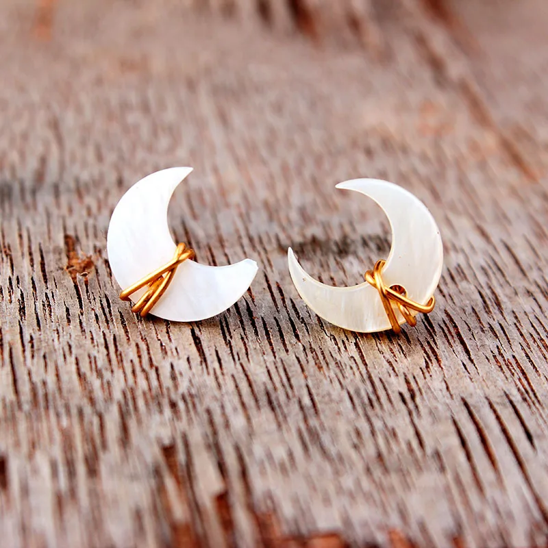 

WHOMEWHO Gold Metal Handmade Wire Wraped Natural Shell Crescent Moon Minimalist MOP Stud Earrings Korean Fashion Party Jewelry
