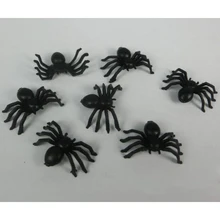50 adet/grup Cadılar Bayramı Dekoratif Örümcekler 21x44 cm Küçük Siyah Plastik Sahte Örümcek Oyuncaklar Cadılar Bayramı Komik Şaka Prank Gerçekçi sahne