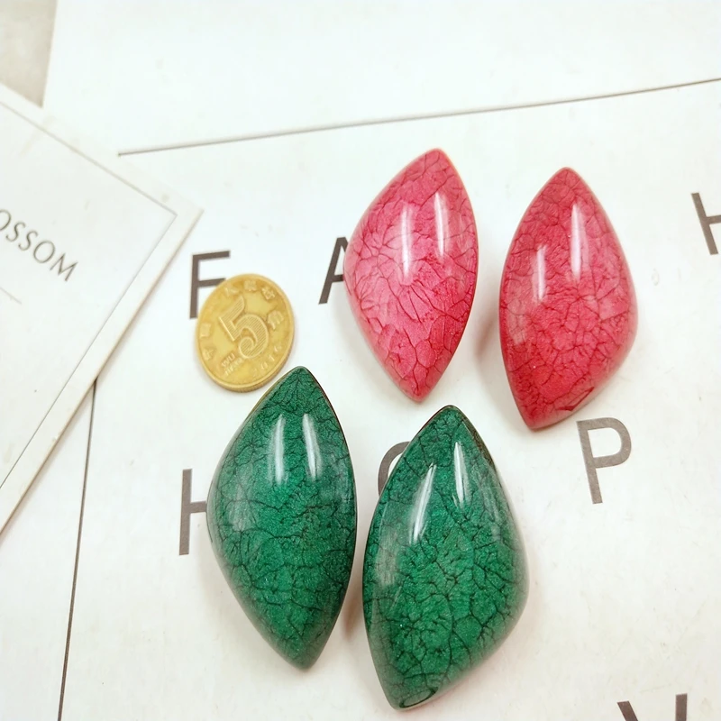 

UJBOX 2018 European Geometric Red Green Resin Stud Earrings Crack Design Women Wedding Party Earrings Wholesale E518