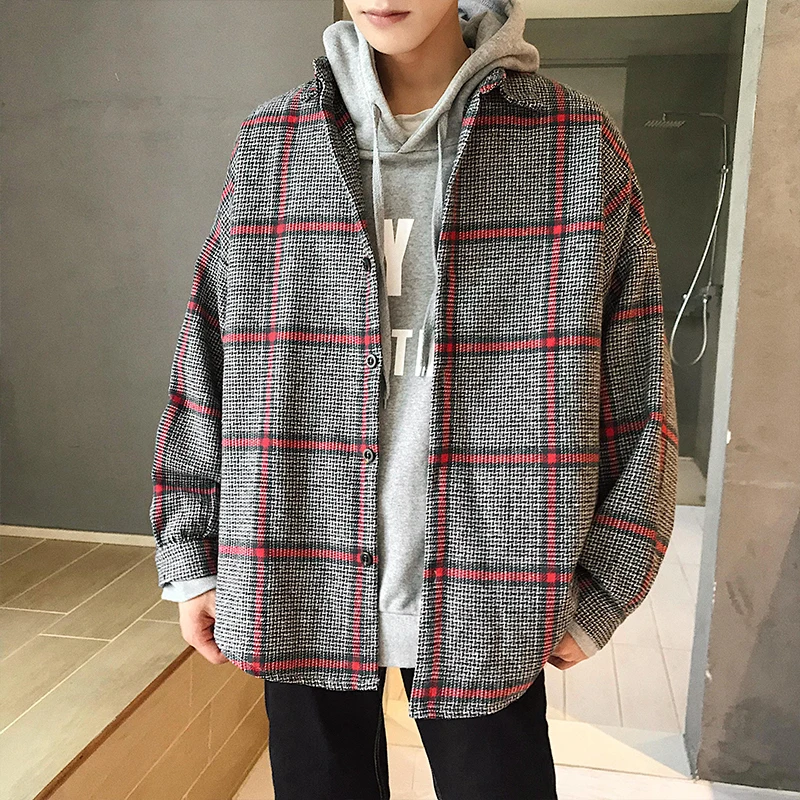 

The 2018 autumn and winter youth new style of fashionable male character stripe is loose big code long sleeve trend joker shirt